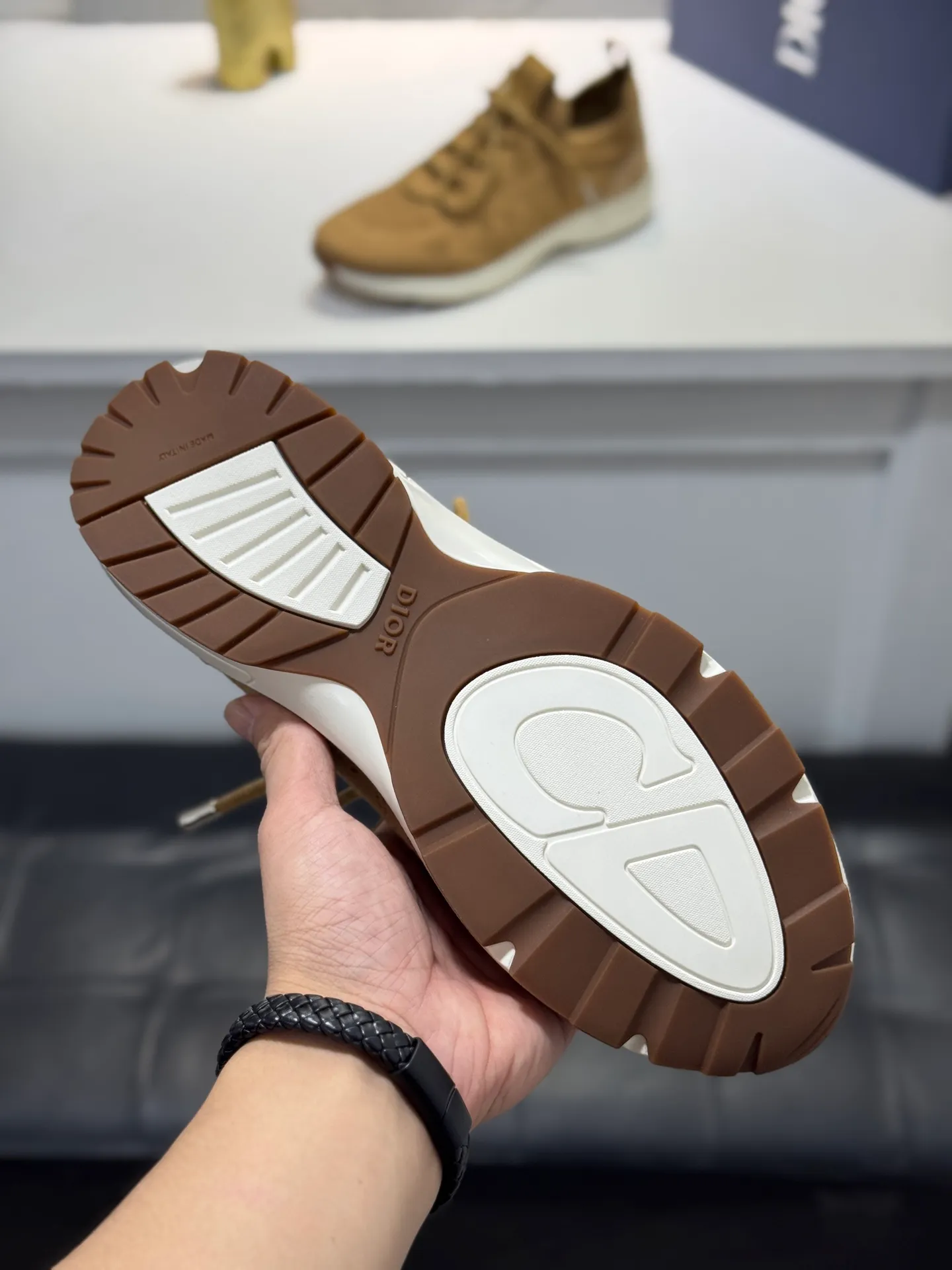 Men's shoes💰400【New style】🎠🎠Dior🔍Top purchasing agent🇮🇹 Di The new super-popular sneakers from the popular sneakers are synchronized with the new counters. The uppers are made of flying woven fabrics, and the logo logo on the tongue is perfectly reproduced with complex craftsmanship that is a must-have for fashionistas. The soles: the original soles are specially provided by the original factory, and the exclusive molded soles are super comfortable. The original factory orders, 🔍🔍multiple colors are available, you can go in and out of the counter at will, welcome to compare, a must-have for fashionable men. Code number: 38-44 (45 customized